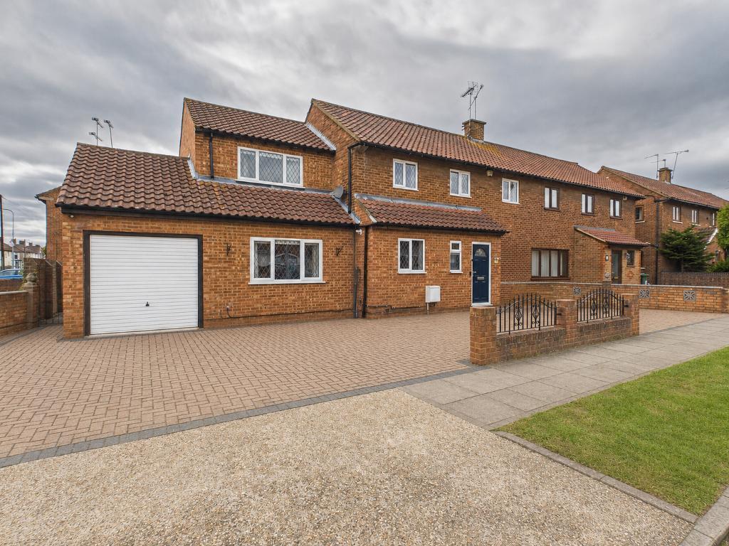 Main image of property: Giffords Cross Avenue, Corringham, Essex, SS17 7NJ