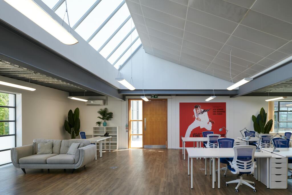2024Oct_EalingStudioAlecGinterior_GMP .jpeg
