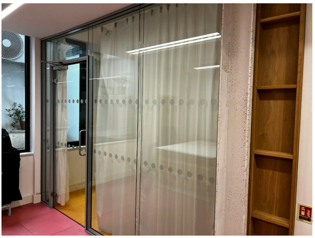private small meeting room - pic2.png