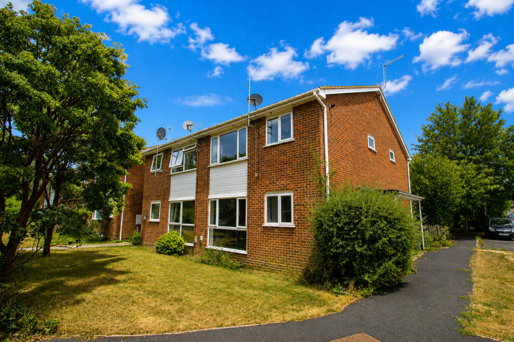 Main image of property: Berkeley Road, Thame