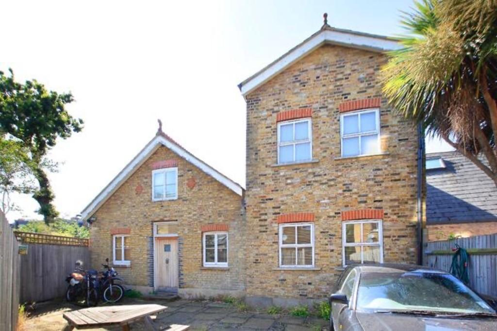 Main image of property: Weir Road, Balham