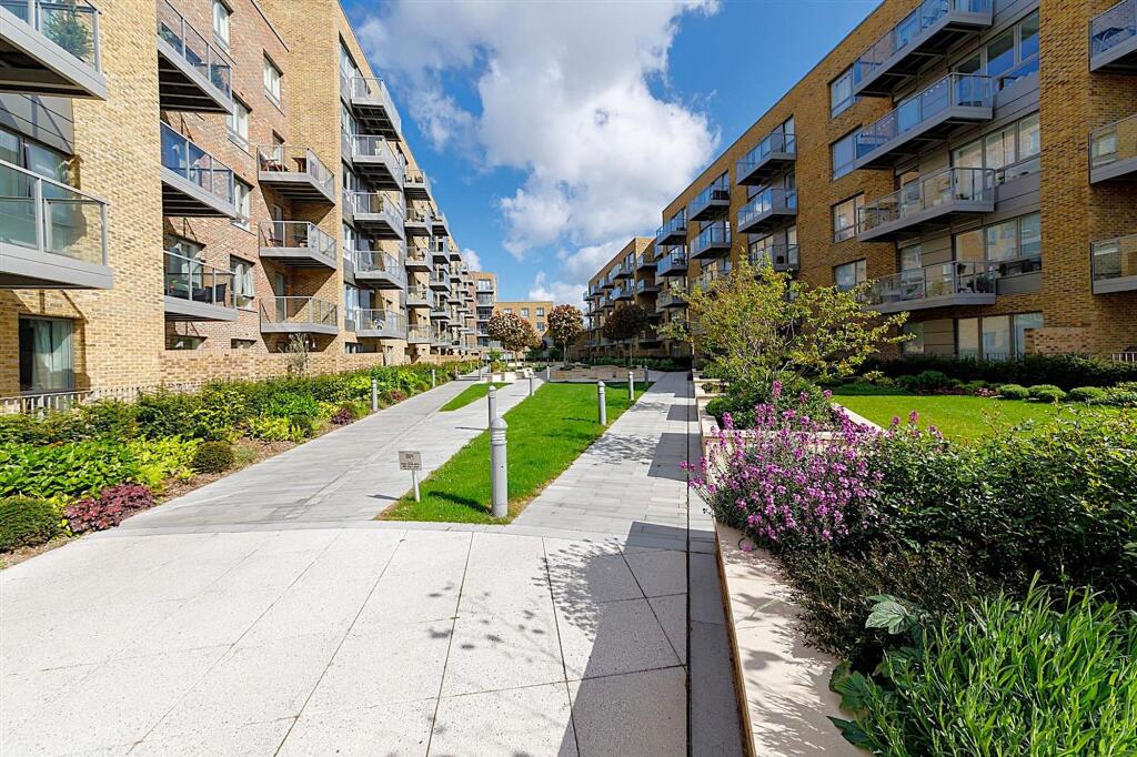 Main image of property: Hamlet Court, Smithfield Square, Hornsey, N8