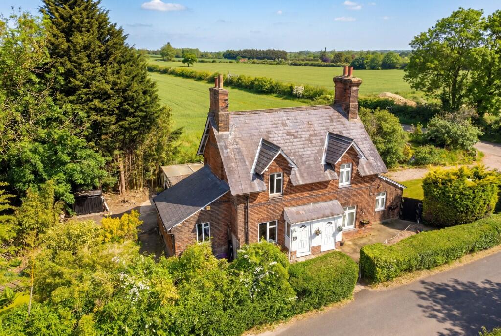 Main image of property: 1 Redricks Cottage, Redricks Lane, Sawbridgeworth, Hertfordshire, CM21