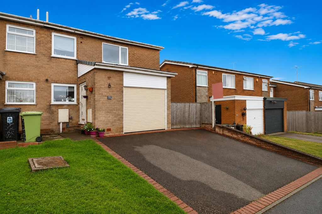 Main image of property: Queensway, Pilsley, Chesterfield, S45