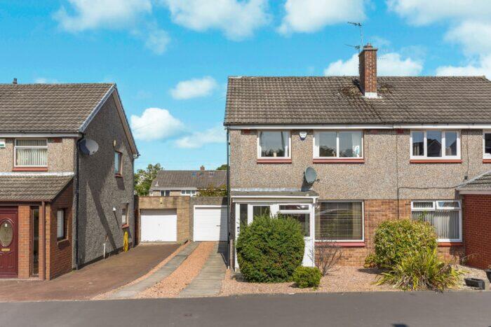 Main image of property: 165 Pitcorthie Drive, Dunfermline, KY11 8BJ
