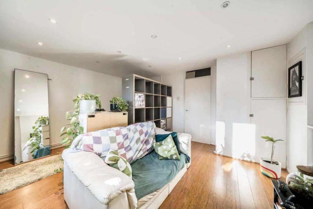 Main image of property: Hawes Street, Islington