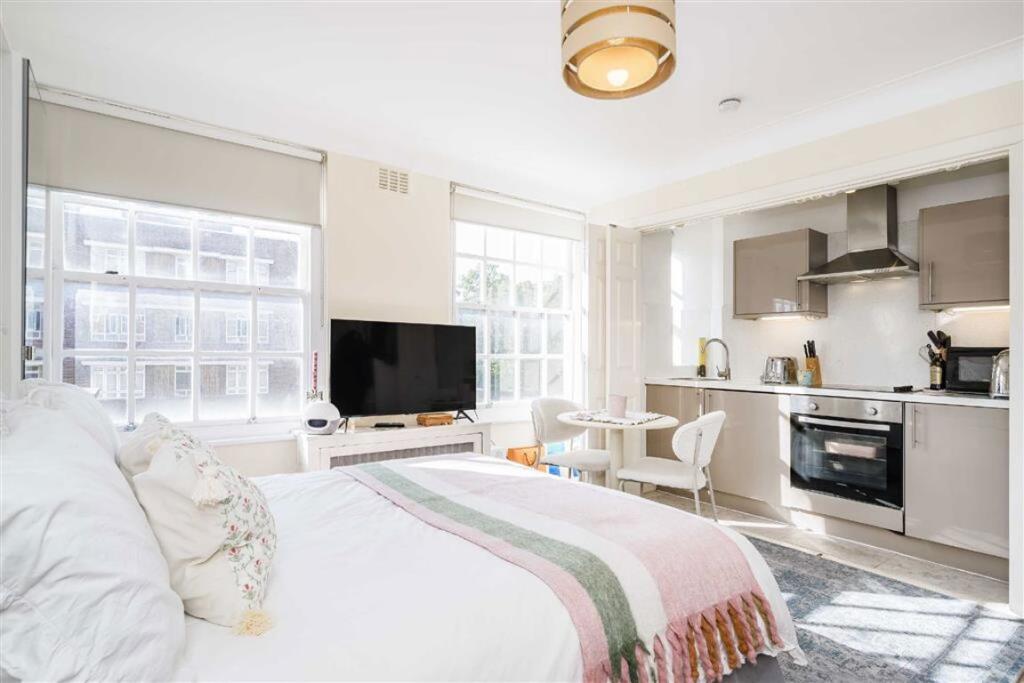 Main image of property: Edgware Road, Hyde Park