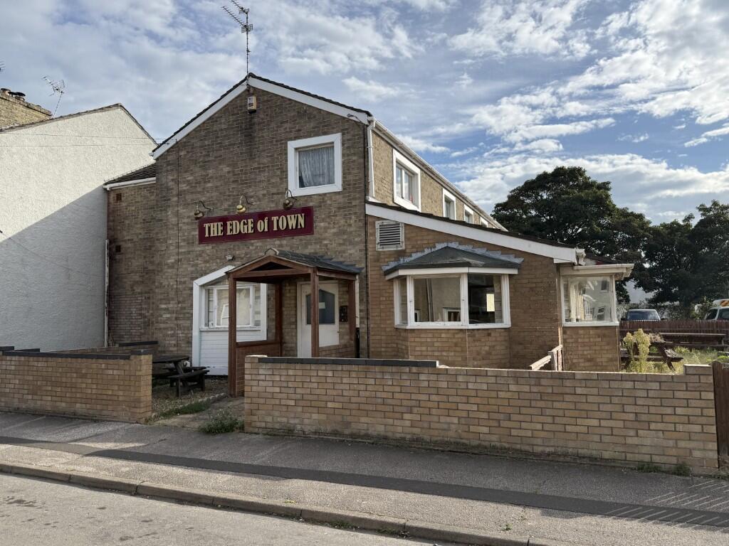 Main image of property: 46 Park Road, Lowestoft, Suffolk NR32 1SP