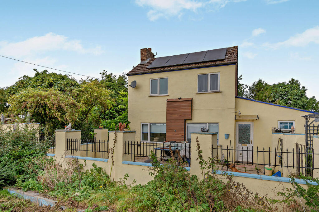 Main image of property: Gardeners Cottage, Croft Bank, Croft, Lincolnshire