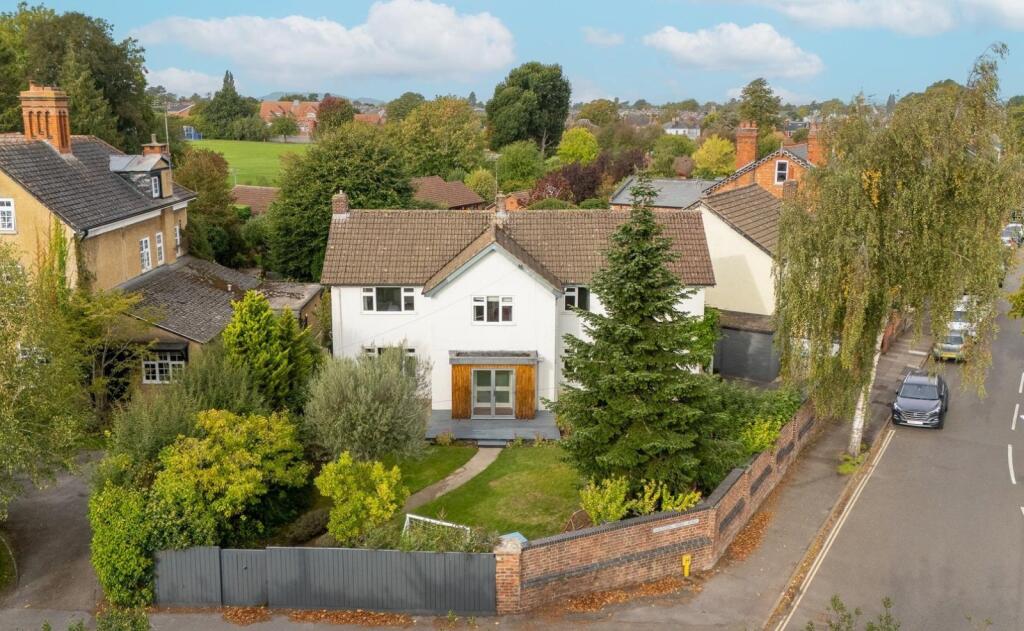 Main image of property: Old Bath Road, Leckhampton, Cheltenham, Gloucestershire, GL53