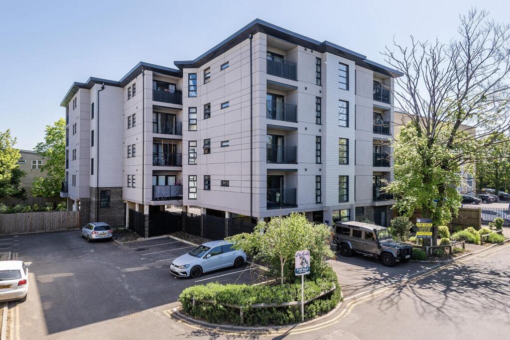 Main image of property: 2 Bedroom Apartment with Allocated Parking, 59 Maidstone Road, Tonbridge