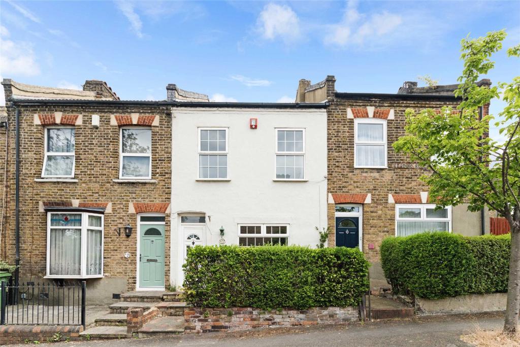 Main image of property: Reading Road, Sutton, SM1