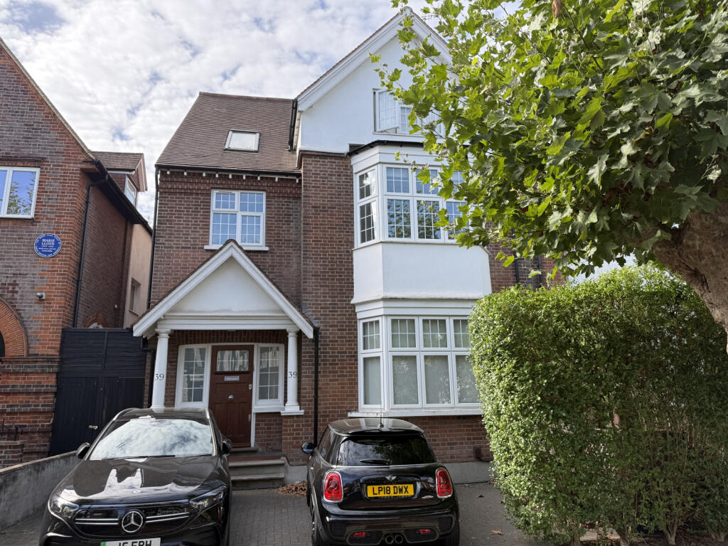 Main image of property: Flat 2, Woodstock Road, London, NW11 8ES