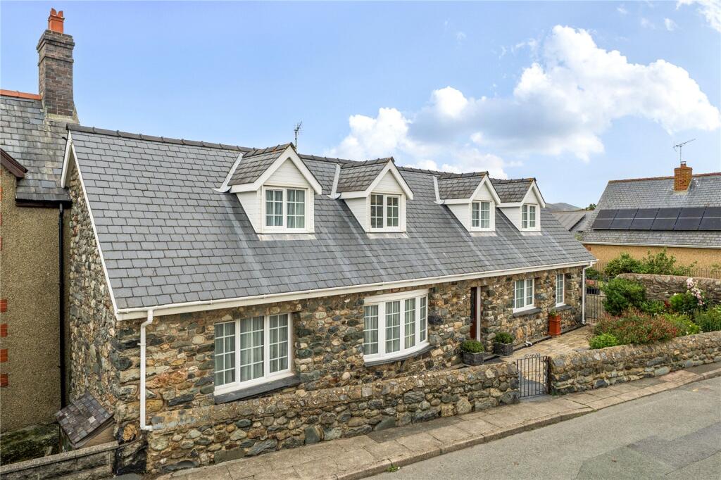 Main image of property: Frankwell Street, Tywyn, Gwynedd, LL36