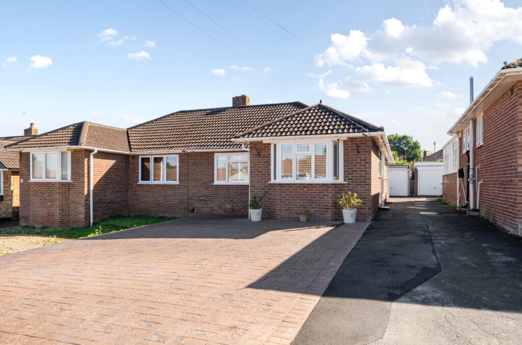 Main image of property: Dalewood Road, Fareham, Hampshire, PO15
