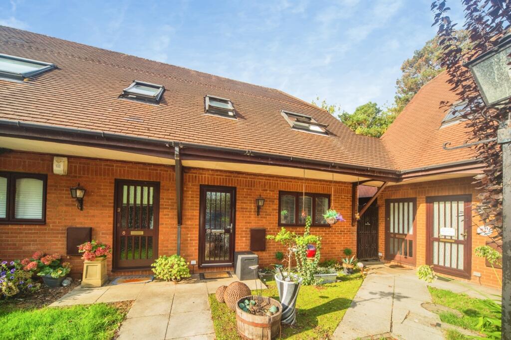 Main image of property: Bassett Crescent West, Southampton, Hampshire, SO16