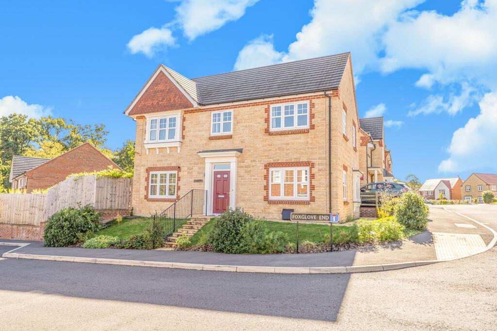 Main image of property: Foxglove End, North Leigh, OX29