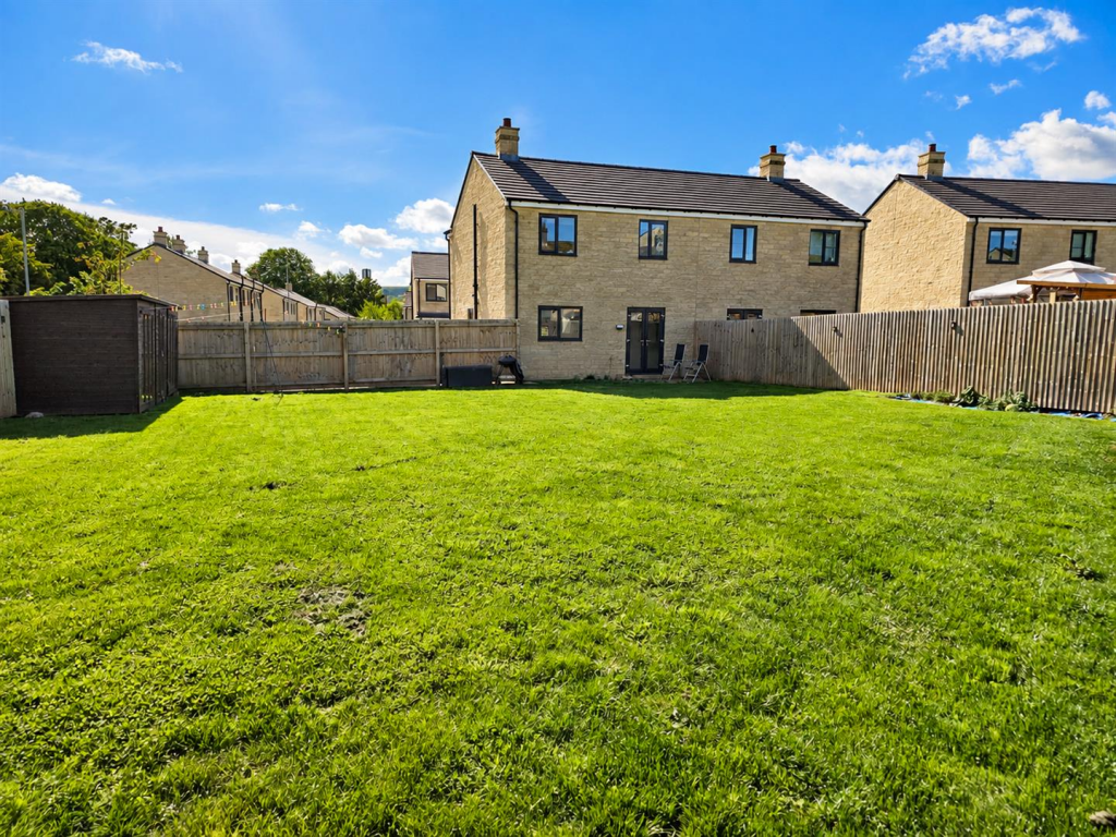 Main image of property: Mill Gardens, Silsden