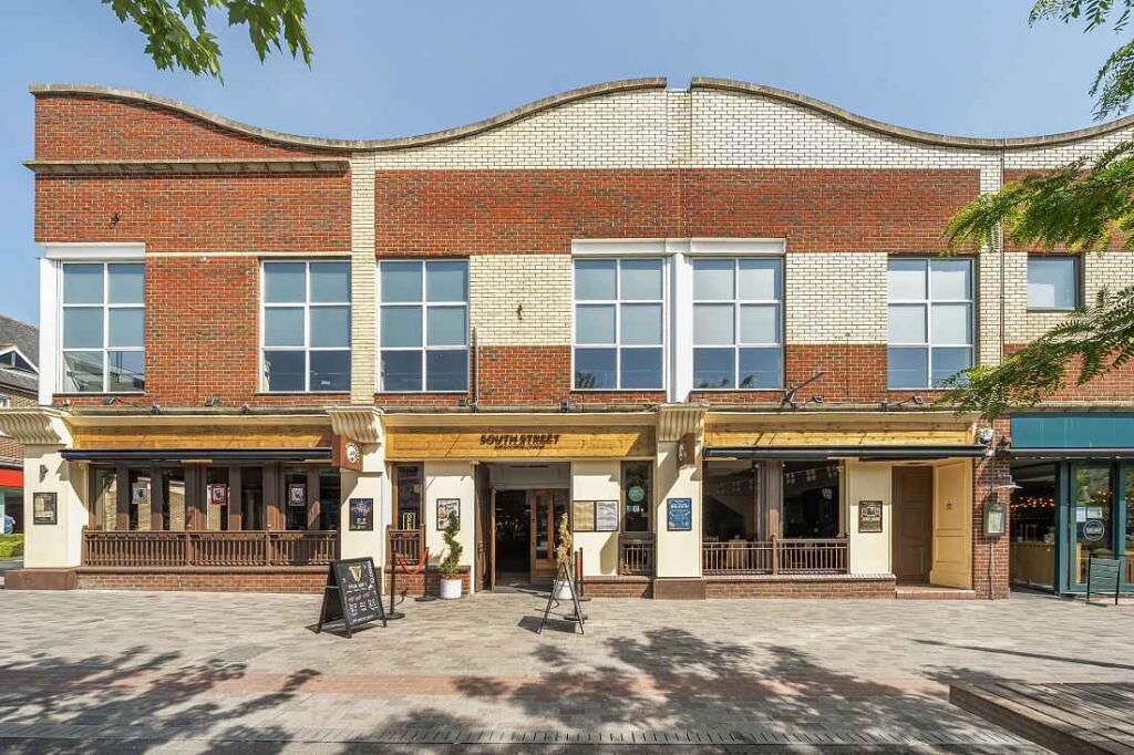 Main image of property: E-519544 - Bar & Restaurant Opportunity, 9-11 London Road, Southend on Sea SS1 1TJ