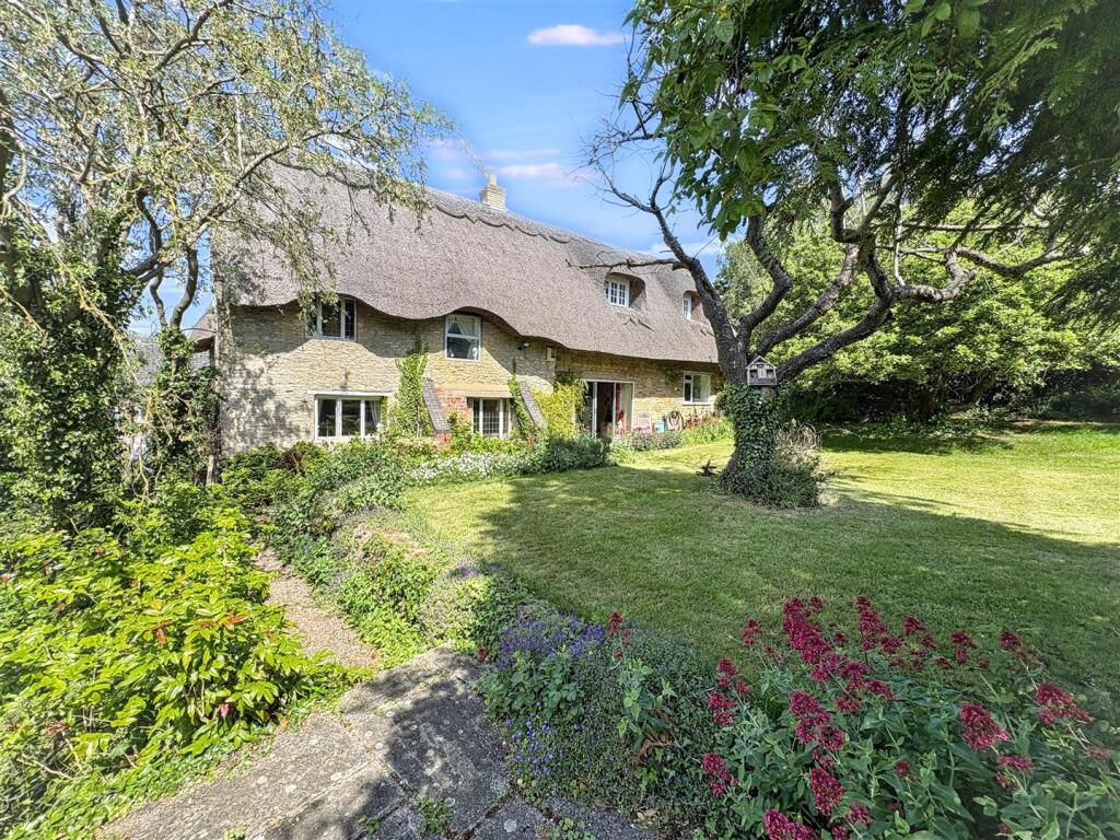 Main image of property: London Road, Wollaston, Wellingborough
