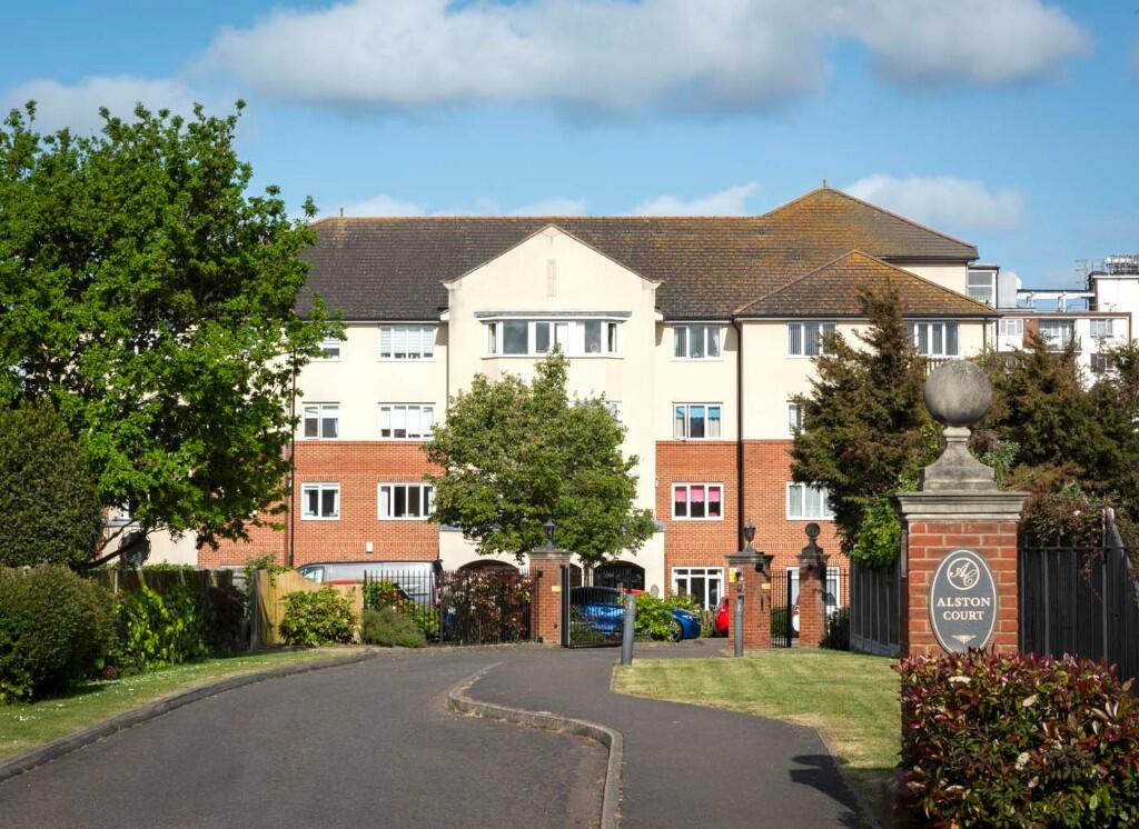Main image of property: 36 Alston Court, 15 Crowstone Road, Westcliff-On-Sea, Essex, SS0 8EH