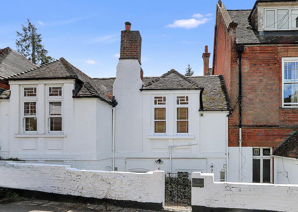 Main image of property: Whitchurch On Thames - walk to Pangbourne train station & shops