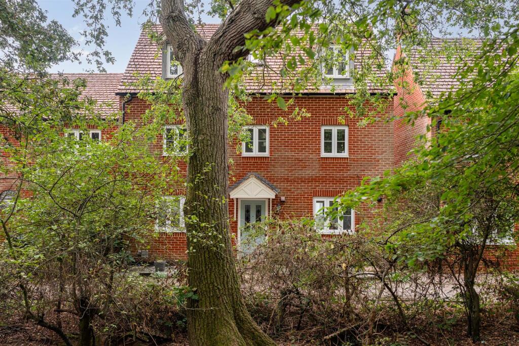 Main image of property: Finbracks, Stevenage