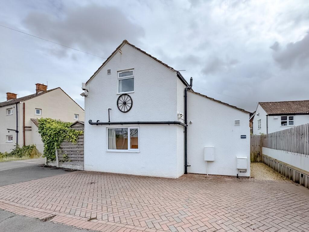 Main image of property: Pond Close, Patchway, Bristol, Gloucestershire, BS34