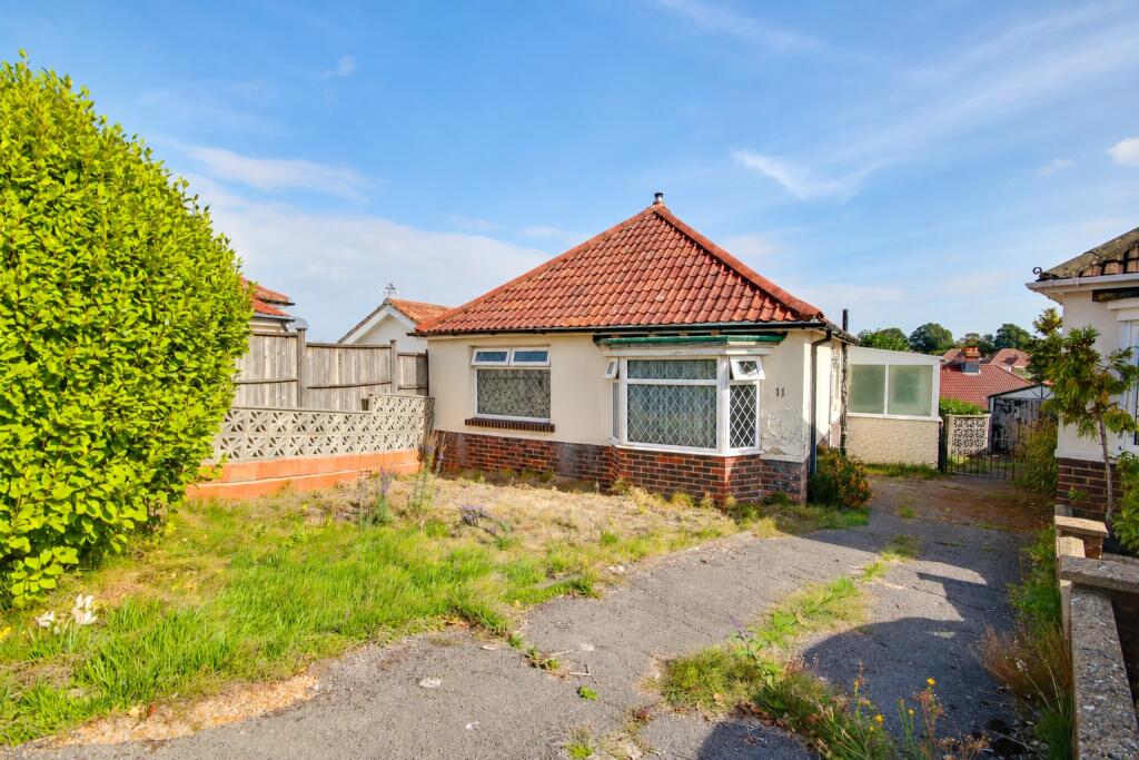 Main image of property: MIDANBURY! POPULAR CUL-DE-SAC LOCATION! NO FORWARD CHAIN! PROJECT BUNGALOW!
