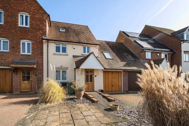 Main image of property: South Quay, Abingdon