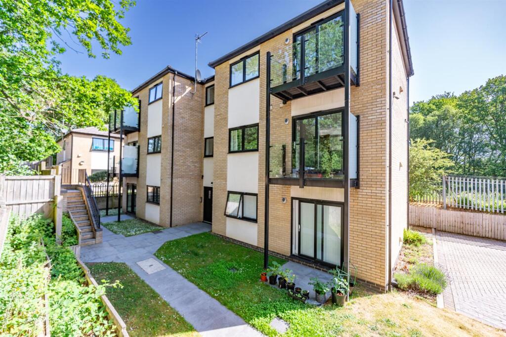 Main image of property: 15 Sandridge Park, St Albans