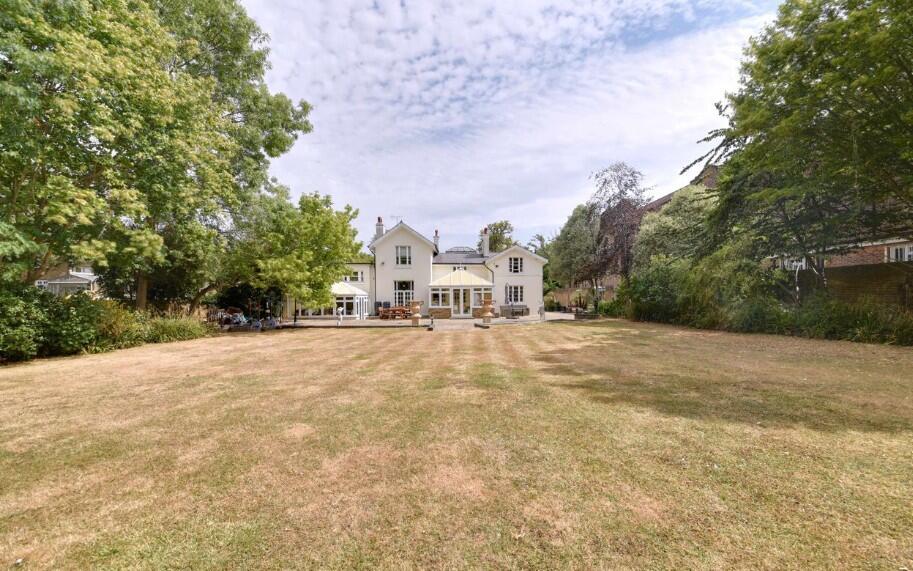 Main image of property: Colney Hatch Lane, Muswell Hill, London, N10