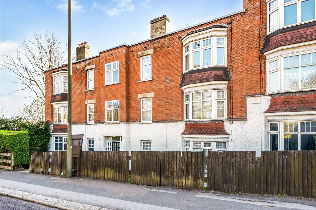 Main image of property: Hillside Mansions, Barnet Hill, High Barnet, Herts, EN5