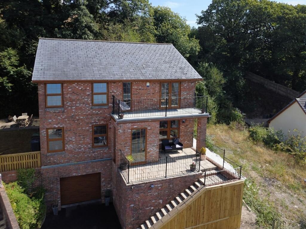 Main image of property: The Oaks, Cimla, SA11