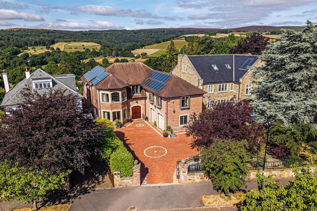 Main image of property: Ruskin House, 27 Blacka Moor Crescent, Dore, S17 3GL