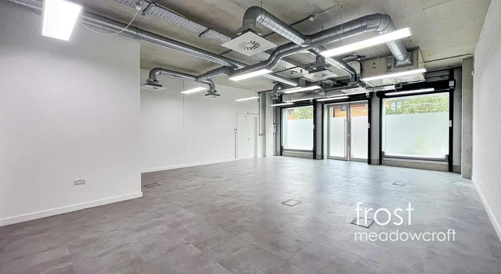 101103 Freston Road Notting Hill W11 office  3.jpg