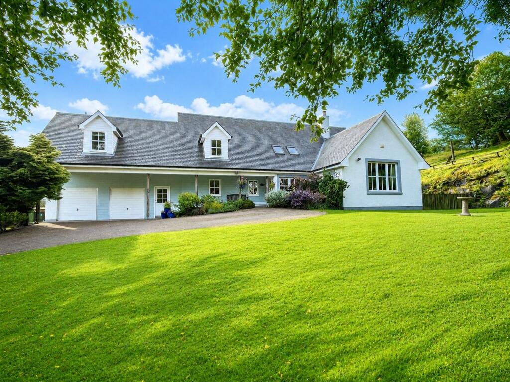 Main image of property: 3 Birkfield Park, Rumbling Bridge, KY13