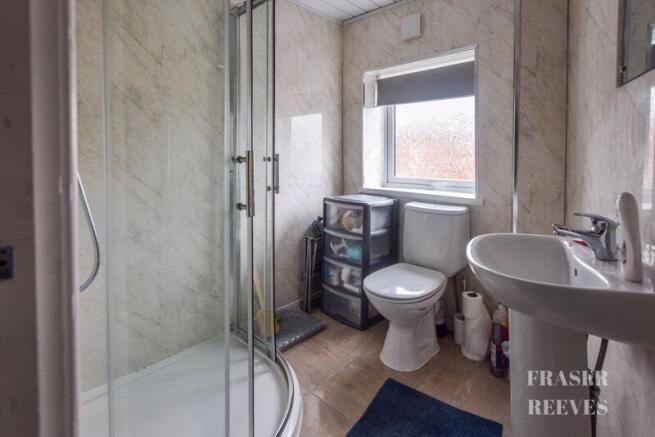 APPARTMENT SHOWER ROOM