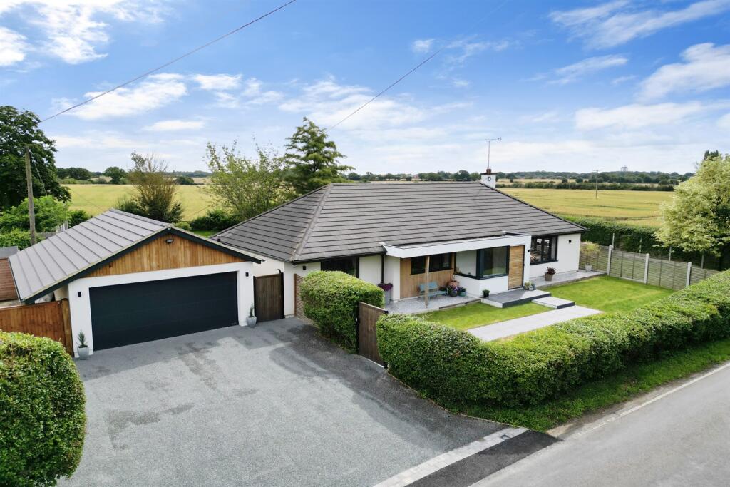 Main image of property: Springwood, Chignal St. James, CM1 4TZ