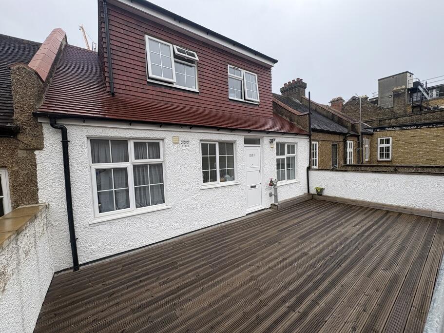 Main image of property: 153c High Street Sutton Surrey SM1 1JH