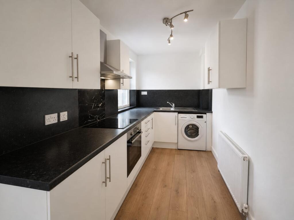 Main image of property: Ivyhouse Road, Dagenham, Barking And Dagenham