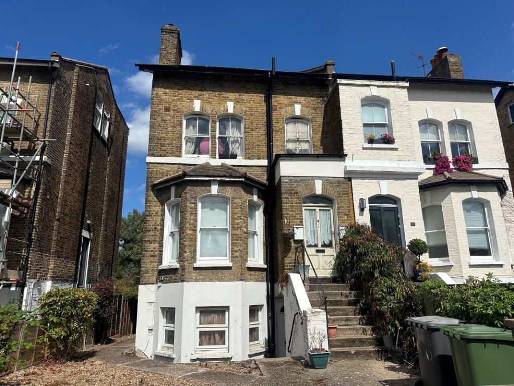 Main image of property: 4b Southbrook Road, London, SE12 8LQ