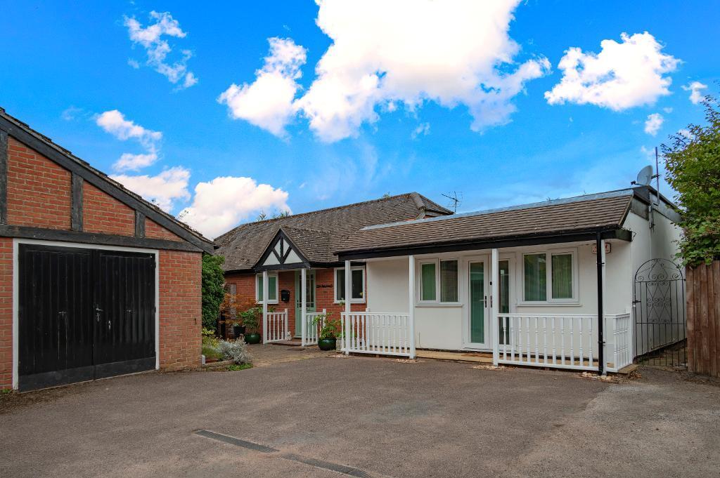 Main image of property: Poplar Avenue, Bedford, MK41 8BW