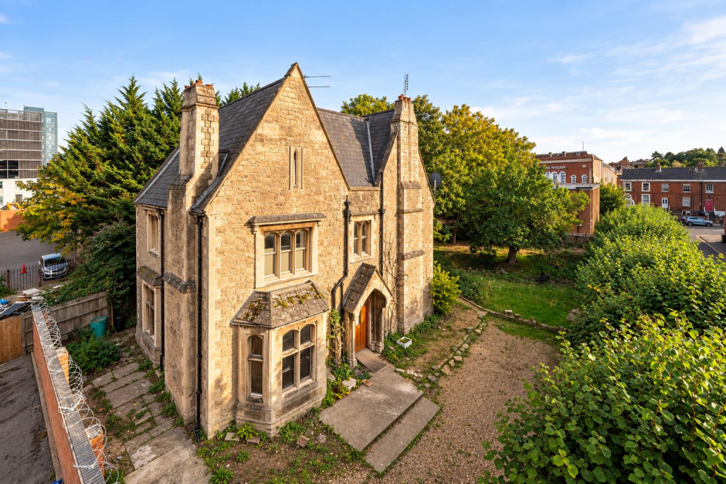 Main image of property: Carlisle House, Oxford Road, Reading