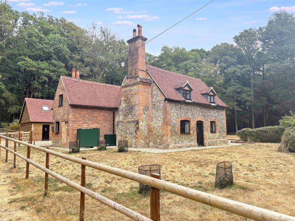 Main image of property: Checkendon, Reading