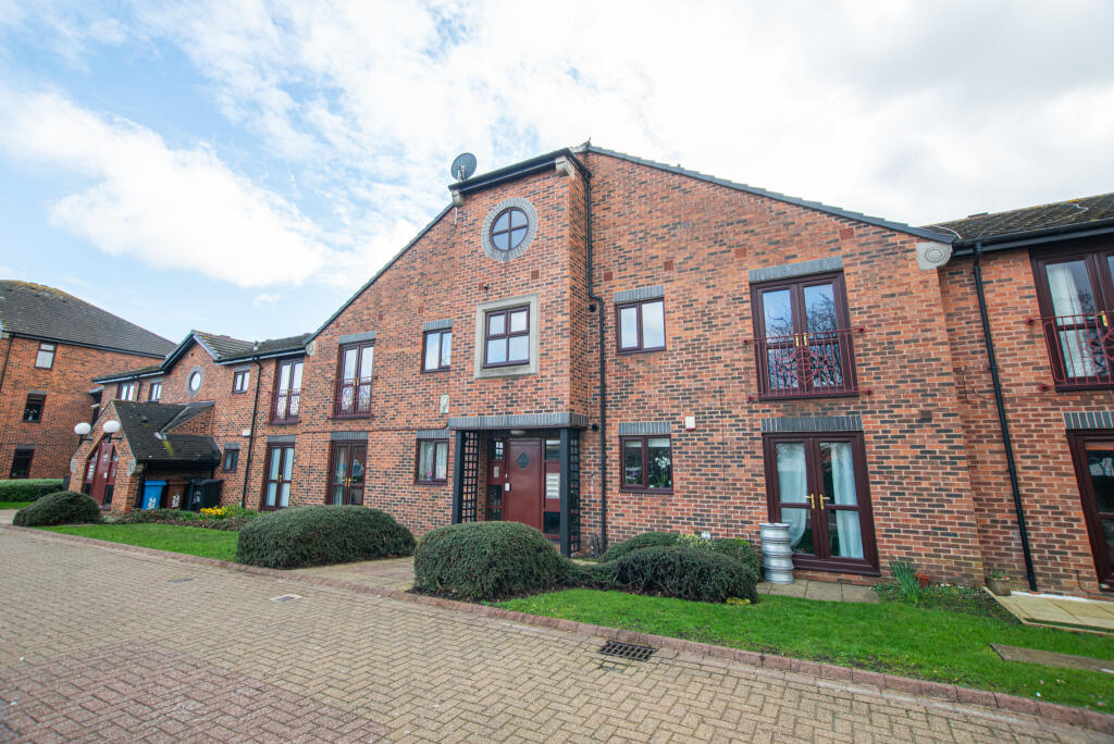 Main image of property: Apartment 40 Kingston Wharf, Kingston Upon Hull, City Of Kingston Upon Hull