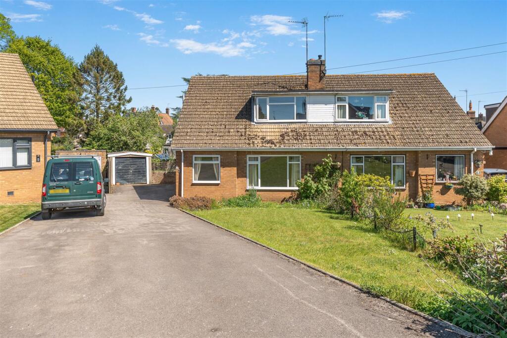 Main image of property: The Close, Chipping Warden - tucked away spot