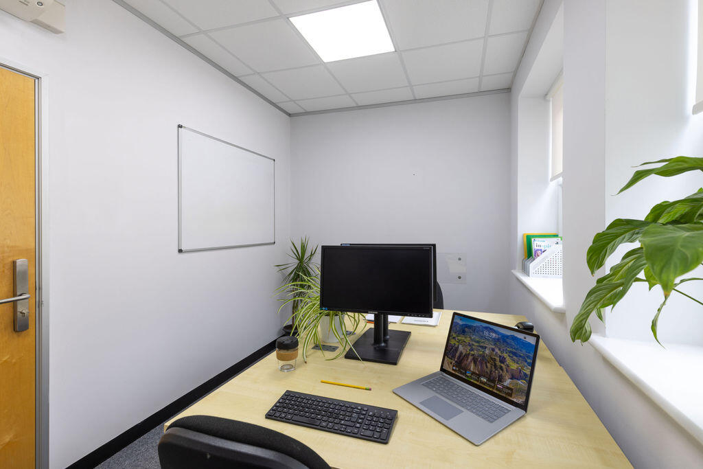 2 Person Ground Floor Office To Rent In Hitchin
