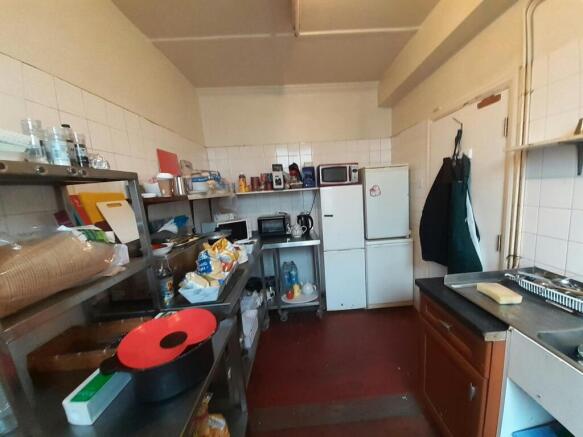 Kitchen 2.jpg