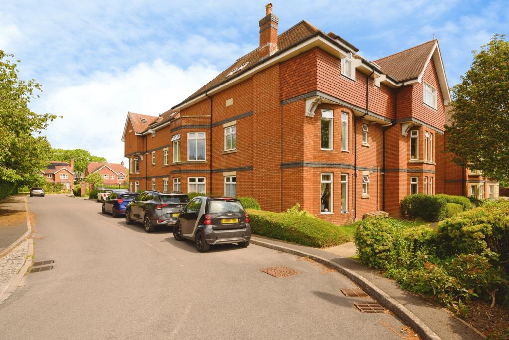Main image of property: Chalford Grange, Fareham, PO15